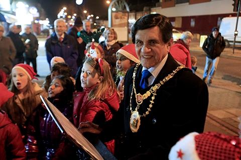 Hundreds turned out to watch as North Harrow's Christmas lights were turned on.