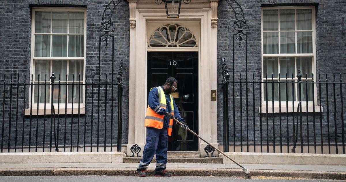 Who else lives at Downing Street as well as Rishi Sunak? - Vimarsana News