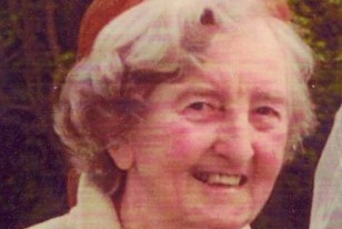 Daughter pleads witnesses come forward ten years after pensioner murdered for empty handbag